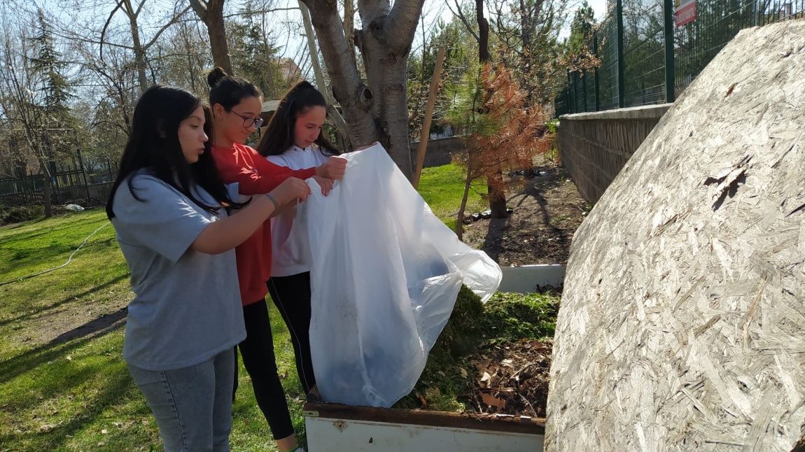Sosyal etkinlikler kapsamında kompost hazırlama etkinliğimiz yapıldı.